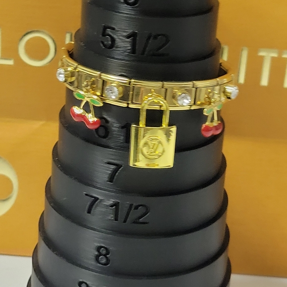 Italian Link Stretch Bracelet, LV Zipper Pull CHARM, Custom Sizes - Picture 4 of 4